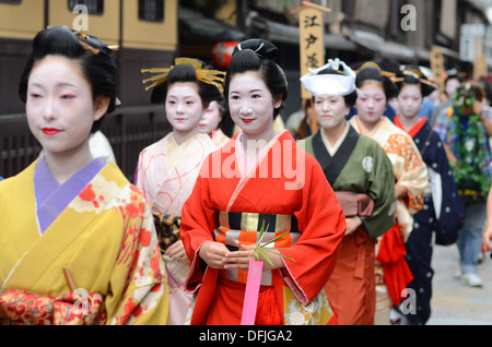 Eine Szene aus dem "Kushi Matsuri" (Kamm-Festival) in Kyoto, Japan. Stockfoto