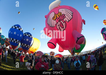 Albuquerque, NM, USA. 5. Oktober 2013. . Ersten Tag des Massenaufstieg in Albuquerque International Balloon Fiesta am Samstag, 5. Oktober 2013. Albuquerque, New Mexico, USA. Bildnachweis: Christina Kennedy/Alamy Live-Nachrichten Stockfoto