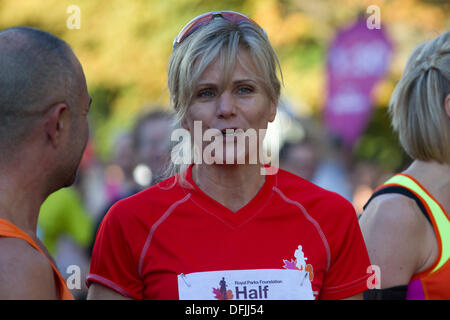 Hyde Park London, UK. 6. Oktober 2013.  Linda Barker besucht die Royal Parks Foundation Halbmarathon am Hyde Park Credit: Amer Ghazzal/Alamy Live-Nachrichten Stockfoto