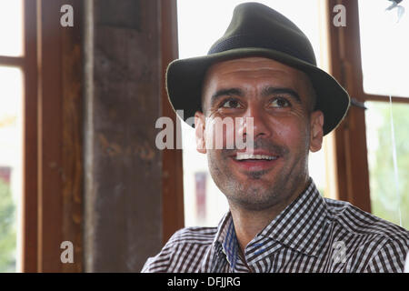 München, Deutschland - Oktober 06: Pep Guardiola, Cheftrainer der Bayern Muenchen besuchen Sie das Oktoberfest 2013 Bierfest am Kaefers Wiesenschaenke am 6. Oktober 2013 in München. Bildnachweis: Kolvenbach/Alamy Live-Nachrichten Stockfoto