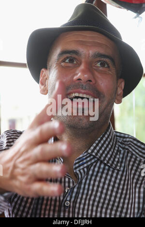 München, Deutschland - Oktober 06: Pep Guardiola, Cheftrainer der Bayern Muenchen besuchen Sie das Oktoberfest 2013 Bierfest am Kaefers Wiesenschaenke am 6. Oktober 2013 in München. Bildnachweis: Kolvenbach/Alamy Live-Nachrichten Stockfoto