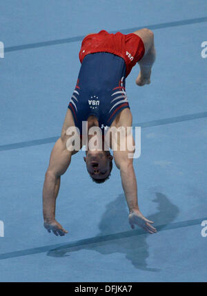 Antwerpen, Belgien. 5. Oktober 2013. USAS Steven Legendre führt auf dem Boden während der künstlerischen Gymnastik World Championships in Antwerpen, Belgien, 5. Oktober 2013. Foto: MARIJAN MURAT (für nur zur redaktionellen Verwendung) / Dpa/Alamy Live News Stockfoto