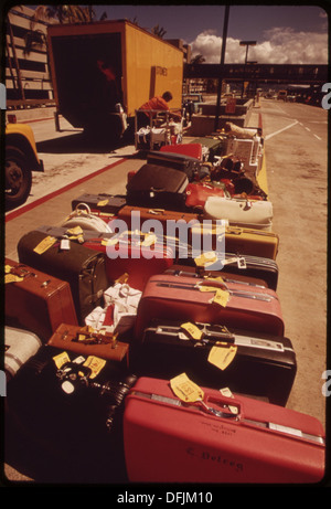 HONOLULU INTERNATIONAL AIRPORT KÜMMERT SICH UM FAST ALLE BESUCHER DER INSEL. EINIGE 2,7 MILLIONEN SIND IN 1973 553733 ERWARTET. Stockfoto