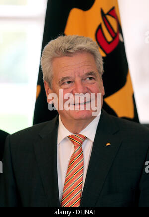 Berlin, Deutschland. 6. Oktober 2013. Der deutsche Bundespräsident Joachim Gauck ist während einer Veranstaltung im Schloss Bellevue in Berlin, Deutschland, 6. Oktober 2013 abgebildet. Foto: WOLFGANG KUMM/Dpa/Alamy Live News Stockfoto