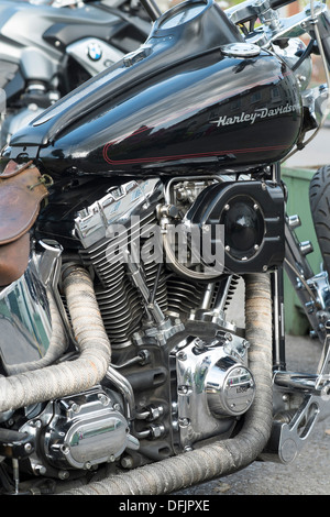 Harley Davidson V-Twin-1550cc Motorradmotor mit Luftfilter und verzögerte Auspuffrohre Stockfoto