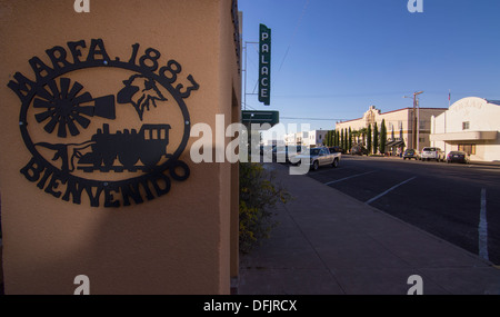 Die Innenstadt von Marfa, eine kleine Stadt in West-Texas, Heimat der Donald Judds Foundation. Stockfoto