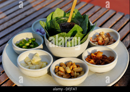 Taste of Thailand - thailändische Vorspeise - Mieng Kham Kana Stockfoto