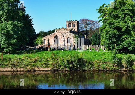 Blick auf St. Lawrence Kirche in Appleby, Cumbria, an den Ufern des Flusses Eden Stockfoto