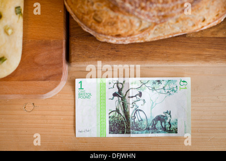 Eine handwerkliche Bäckerei in Bristol mit Großbritanniens erste Stadt breit Landeswährung - Bristol-Pfund - Stillleben mit einem Bristol-Pfund Stockfoto