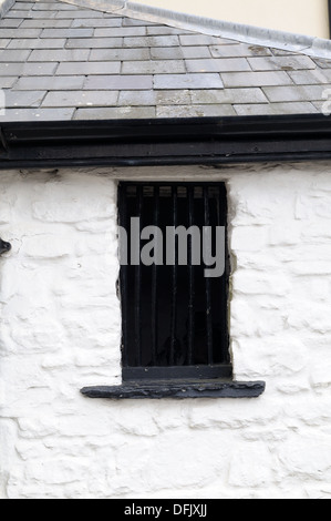 Eisenstangen der Zelle des Rathauses von Laugharne king Street Treffpunkt für Laugharne Corporation Carmarthenshire Wales Stockfoto