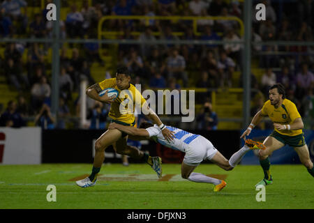 Rosario, Santa Fe, Argentinien. 5. Oktober 2013. Rugby-Meisterschaft Befestigung zwischen Argentinien und Australien. Estadio Gigante de Arroyito. Israel Folau in Angriff genommen. Bildnachweis: Aktion Plus Sport/Alamy Live-Nachrichten Stockfoto