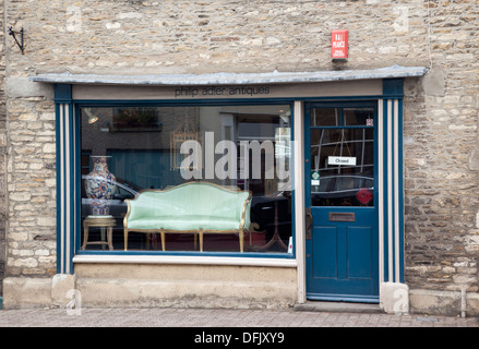 Philip Adler Antiques Ltd. Ein Antiquitätengeschäft in Long Street, Tetbury, Cotswolds, Gloucestershire, England, Großbritannien Stockfoto