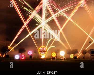 SOUTHPORT, ENGLAND. 6. Oktober 2013. Feuerwerk bei der britischen Musikfeuerwerk Wettbewerb Kredit zu verschmelzen: Sue Burton/Alamy Live-Nachrichten Stockfoto