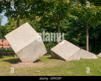 Konkrete Würfel als Urban Artwork in Nottingham, Vereinigtes Königreich. Stockfoto