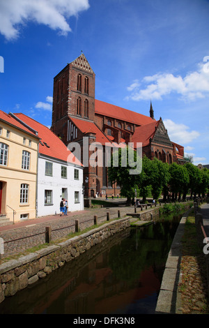 Wismar, St. Nikolai-Kirche am Fluss Grube, Ostsee, Mecklenburg-West Pomerania, Deutschland Stockfoto