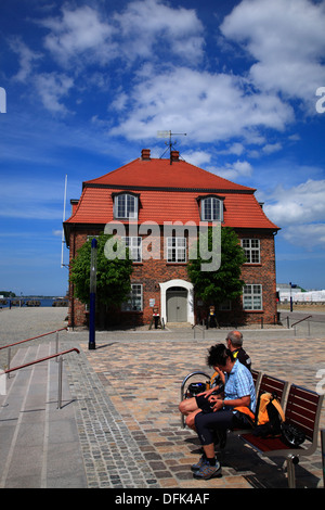 Fertighaus im alten Hafen von Wismar, Ostsee, Mecklenburg Pommern, Westdeutschland Stockfoto