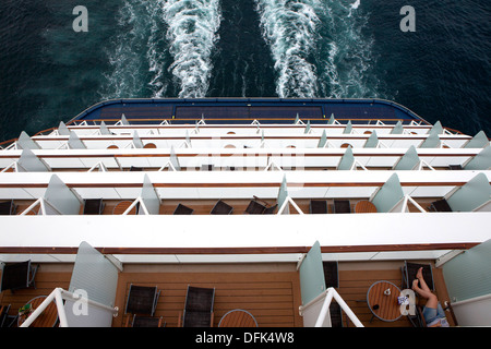 Celebrity Eclipse Solstice-Klasse Kreuzfahrtschiff von Celebrity Cruises Heck des Schiffes blickte auf Hütten betrieben Stockfoto