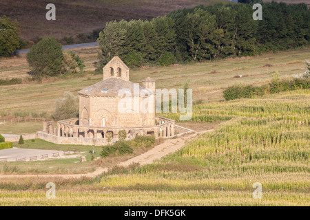 Die neugierig Kirche von Santa María de Eunate in Muruzábal, Navarra, Spanien Stockfoto