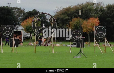 SOUTHPORT, ENGLAND. 6. Oktober 2013. Vorbereitungen im Gange für den Abend Feuerwerk bei der britischen musikalischen Feuerwerk Wettbewerb Credit: Sue Burton/Alamy Live News Stockfoto