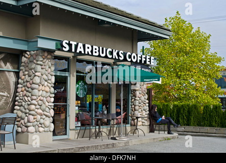 Außen ein Starbucks-Café befindet sich in Ironwood Plaza in Richmond, British Columbia, Kanada. (Vorort von Vancouver) Stockfoto