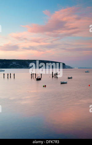 Sonnenuntergang über Ballard Punkt, alte Pier & Swanage Bay, Swanage, Dorset, Großbritannien Stockfoto