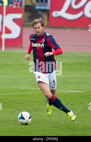 Bologna, Italien. 5. Oktober 2013. Mikael Antonsson (Bologna) Football / Soccer: italienische "Serie A" match zwischen Bologna 1-4 Hellas Verona FC Renato dall-Stadion in Bologna, Italien. Bildnachweis: Maurizio Borsari/AFLO/Alamy Live-Nachrichten Stockfoto