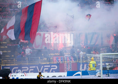 Bologna, Italien. 5. Oktober 2013. Fans (Bologna) Football / Soccer: italienische "Serie A" match zwischen Bologna 1-4 Hellas Verona FC Renato dall-Stadion in Bologna, Italien. Bildnachweis: Maurizio Borsari/AFLO/Alamy Live-Nachrichten Stockfoto