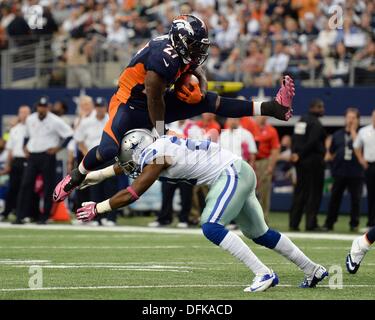 Arlington, Texas, USA. 7. Oktober 2013. 6. Oktober 2013 Halbzeit. RB Knowshon Moreno #27 der Denver Broncos gegen die Dallas Cowboys im AT&T Stadium in Arlington Texas. Denver führt die Cowboys 28-20 bei der Hälfte. © Csm/Alamy Live-Nachrichten Stockfoto