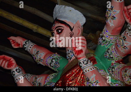 Durga, Idol, Clay Idol, Hände, graue Idol, Bengali, Indisch, indische Mythologie, Mutter, Göttin, Maa Durga, Idol machen, Gesicht, Sauger Stockfoto