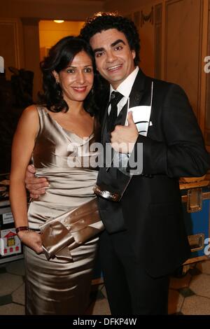 Berlin, Deutschland. 6. Oktober 2013. Mexikanische Tenor Rolando Villazón zusammen mit seiner Frau Lucia Villazon bei der after-Party der "Echo Klassik 2013" awards in Berlin. Bildnachweis: Dpa picture Alliance/Alamy Live News Stockfoto