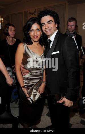 Berlin, Deutschland. 6. Oktober 2013. Mexikanische Tenor Rolando Villazón zusammen mit seiner Frau Lucia Villazon bei der after-Party der "Echo Klassik 2013" awards in Berlin. Bildnachweis: Dpa picture Alliance/Alamy Live News Stockfoto