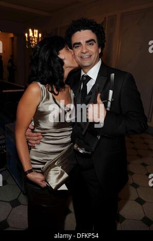 Berlin, Deutschland. 6. Oktober 2013. Mexikanische Tenor Rolando Villazón zusammen mit seiner Frau Lucia Villazon bei der after-Party der "Echo Klassik 2013" awards in Berlin. Bildnachweis: Dpa picture Alliance/Alamy Live News Stockfoto