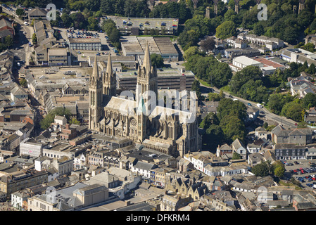 Luftaufnahme der Stadt Truro und Truro Cathedral Stockfoto