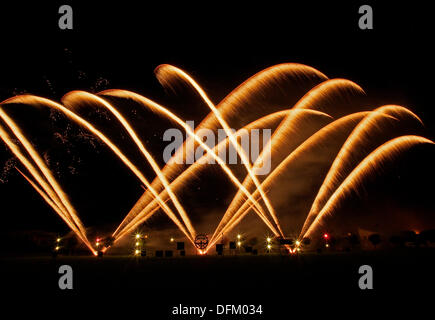 Southport, England. 6. Oktober 2013. Feuerwerk-Eintrag aus Sicherung Feuerwerk für die britische musikalischen Feuerwerk-Meisterschaft. Bildnachweis: Sue Burton/Alamy Live-Nachrichten Stockfoto