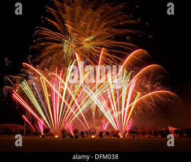 Southport, England. 6. Oktober 2013. Feuerwerk-Eintrag aus Sicherung Feuerwerk für die britische musikalischen Feuerwerk-Meisterschaft. Bildnachweis: Sue Burton/Alamy Live-Nachrichten Stockfoto