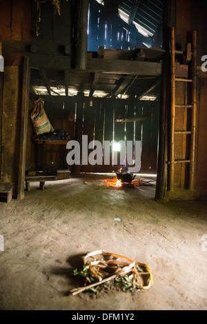 Haus der Minderheit Gruppe Black Hmong Familie, Sa Pa, Vietnam Stockfoto