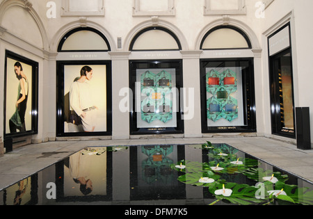 Italien Lombardei Mailand Via Montenapoleone Giorgio Armani Fashion Shops Stockfoto