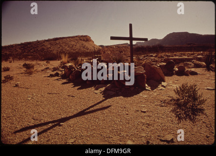 Der alte Friedhof in der Nähe von Lajitas, einer Stadt am Rio Grande, spiegelt die historischen Wurzeln der Gegend wider. Der Friedhof beherbergt die Überreste früherer Siedler und bietet einen Einblick in die Vergangenheit der Region. Stockfoto