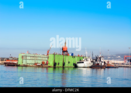 Bild von einem Trockendock-Werft für Bergung und Reparatur von alten oder behinderten Boote. Stockfoto