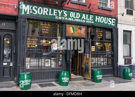 McSorley es Old Ale House, ein Wahrzeichen Irish Pub in New York City Stockfoto