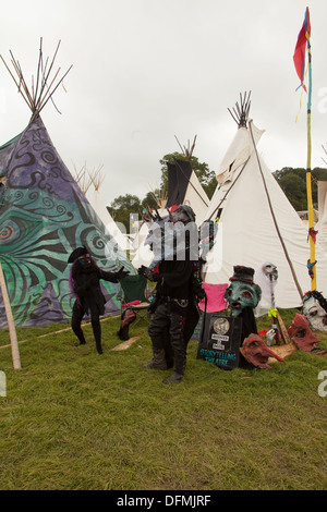 Theateraufführung im Tipi Feld Glastonbury Festival 2013, Somerset, England, Vereinigtes Königreich. Stockfoto