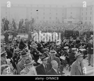 Foto von einer Militärkapelle und Zuschauer an die Pentagon Zeremonie zu Ehren der scheidenden Stabschef der Armee... 199266 Stockfoto