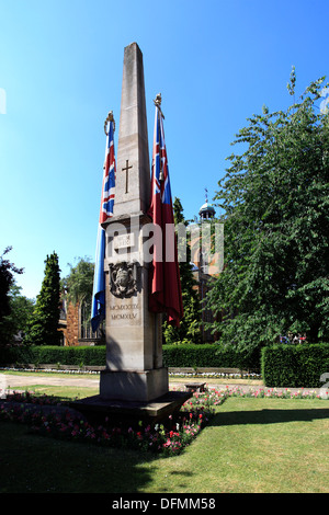 Das Kriegerdenkmal, Stadtzentrum Straßenansicht, Northampton Town, Northamptonshire, England; Großbritannien; UK Stockfoto