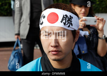 Paris, Frankreich. 6. Oktober 2013. Arc de Triomphe Festival 2013. Impressionen: Racegoers aus Japan genießen Sie die Rennen. Bildnachweis: Lajos-Eric Balogh/turfstock.com/dpa/Alamy Live-Nachrichten Stockfoto