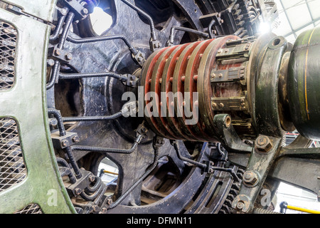 Blick auf alte AC Schleifring Asynchronmotor, elektrisch und mechanisch an eine DC-Generator gekoppelt Stockfoto