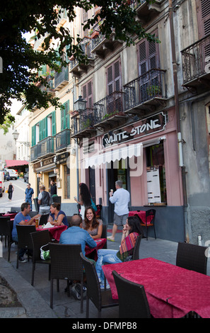 Cafés auf der Piazza Yenne in Cagliari auf Sardinien Stockfoto