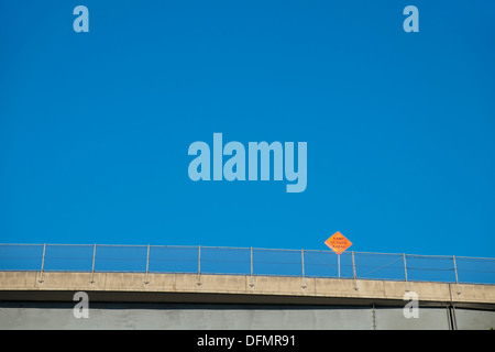 Anmelden "Rampe geschlossen voraus" Autobahn-Überführung, Portland, Oregon Stockfoto