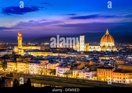 Malerische Aussicht auf Florenz in der Nacht vom Piazzale Michelangelo, Italien Stockfoto