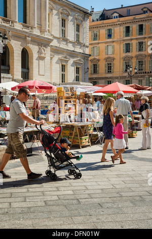 Wochenmarkt in der Place du Palais-de-Justiz, Nizza Stockfoto