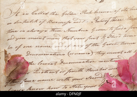 Seite aus dem 18. Jahrhundert Kopie buchen in alten Skript Handschrift mit Bougainvillea-Blüten Stockfoto